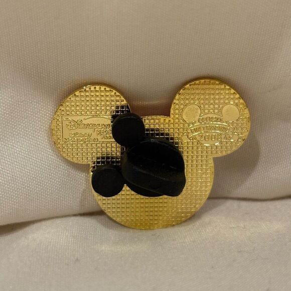 Disney Mickey Mouse Head Netherlands Flag Collectible Trading Pin EUC - Picture 3 of 3